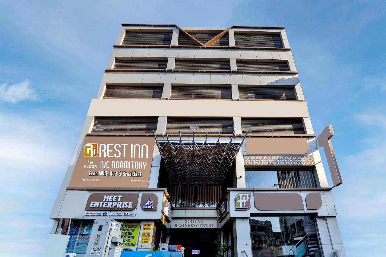 Rest Inn Dormitory Vadodara Bagian luar foto