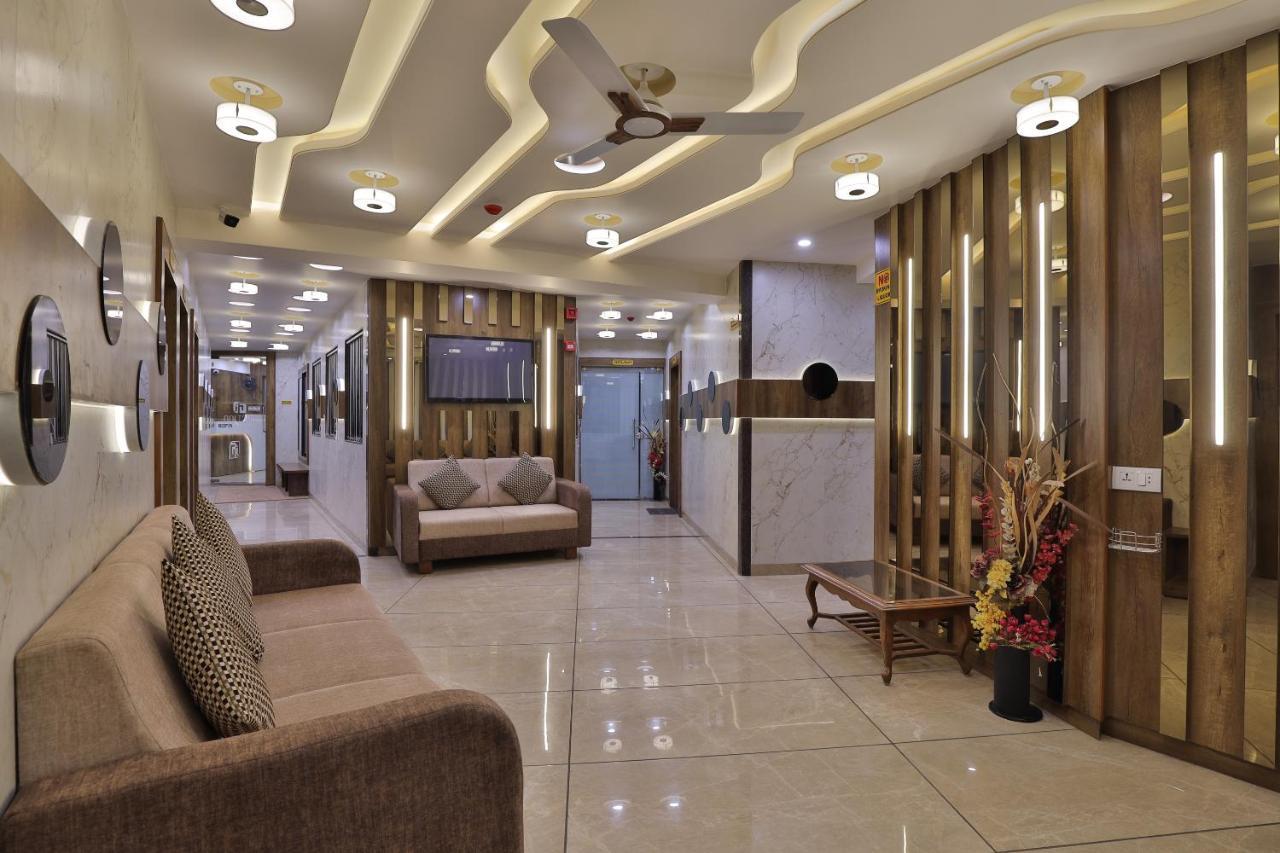 Rest Inn Dormitory Vadodara Bagian luar foto